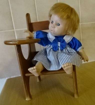 KIDCRAFT VINTAGE WOODEN LUXE DOLLY CHAIR (HEIGHT 25 CM X WIDTH 14 CM)