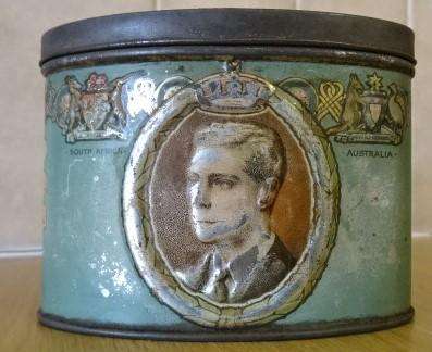 VINTAGE TIN MACKINTOSH'S TOFFEE DE LUXE - JOHN MACINTOSH& SONS LTD HALIFAX ENGLAND