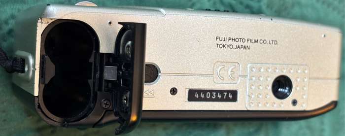 Fujifilm Clear Shot 20 Auto Point & Shoot Camera Made in Japan