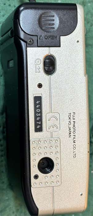 Fujifilm Clear Shot 20 Auto Point & Shoot Camera Made in Japan