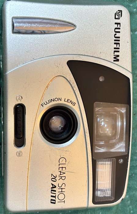 Fujifilm Clear Shot 20 Auto Point & Shoot Camera Made in Japan