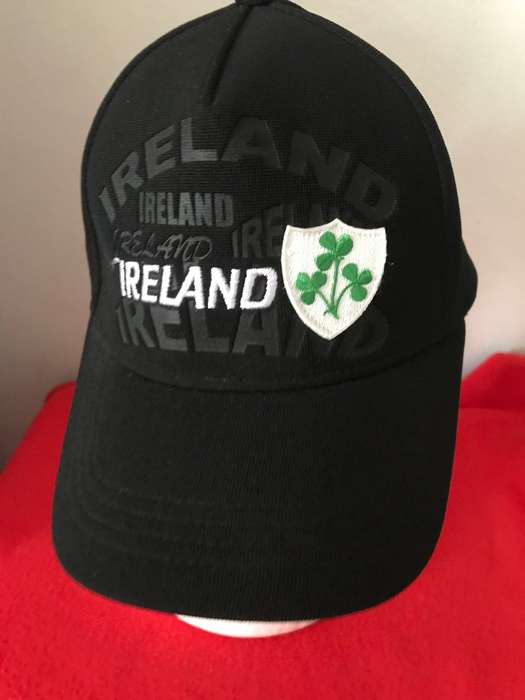 Billabong black and Ireland black cap Lot of 2