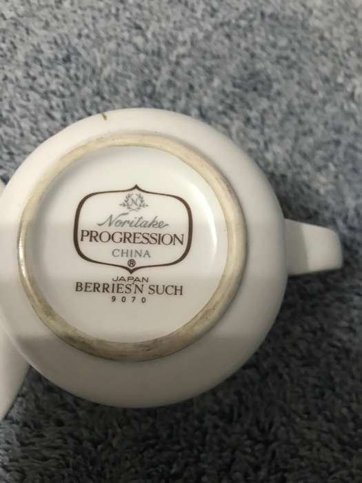 Noritake Progression Berries Such 9070 cups and sauces x5