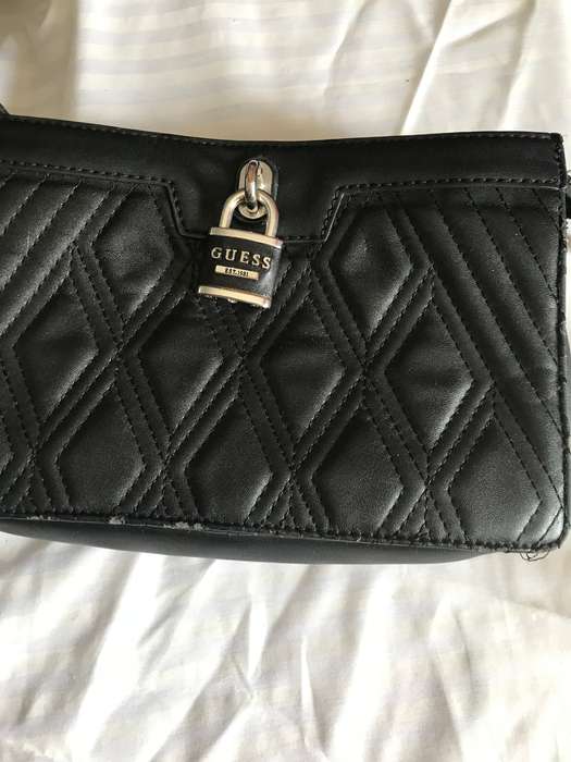 Guess bag beautiful lock decor used second hand