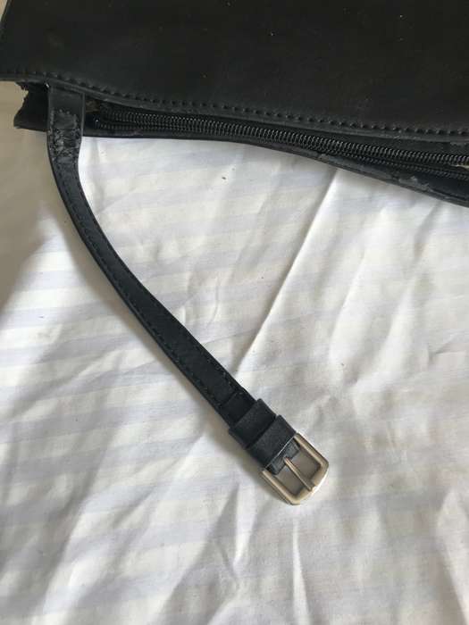 Guess bag beautiful lock decor used second hand