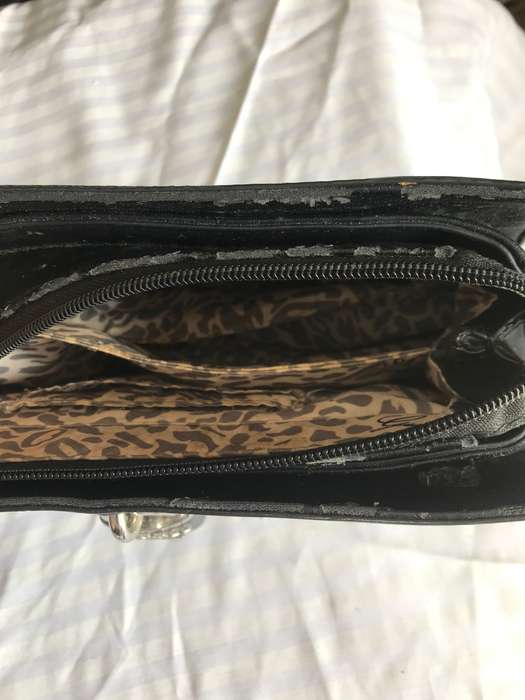 Guess bag beautiful lock decor used second hand