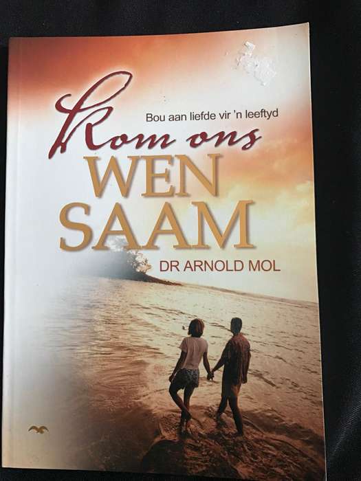 Huweliks boeke x 2 Kom ons Wen Saam Dr Arnold Mol en Liefde & respek Dr Emerson Eggerichs