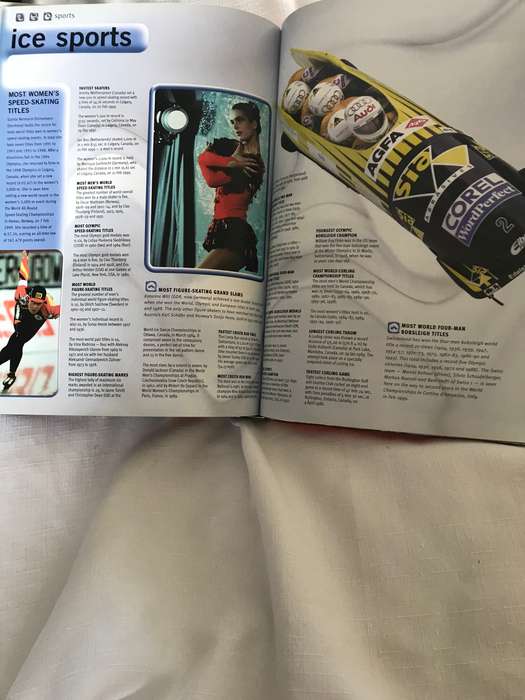 Guinness World Records 2000 Millennium Edition Impressive Embossed Cover