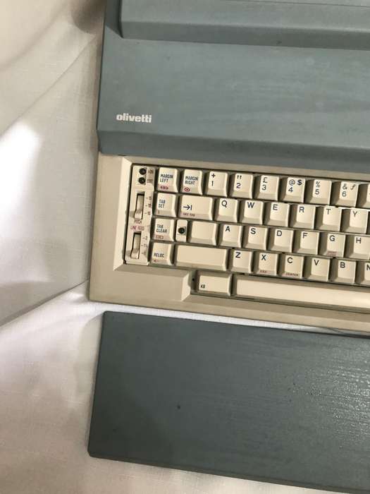 OLIVETTI ET PERSONAL 55 DESIGN BY MARIO BELLINI PORTABLE ELECTRIC TYPEWRITER