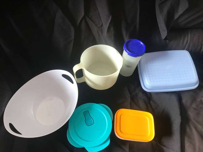 Tupperware and kitchen containers x 6