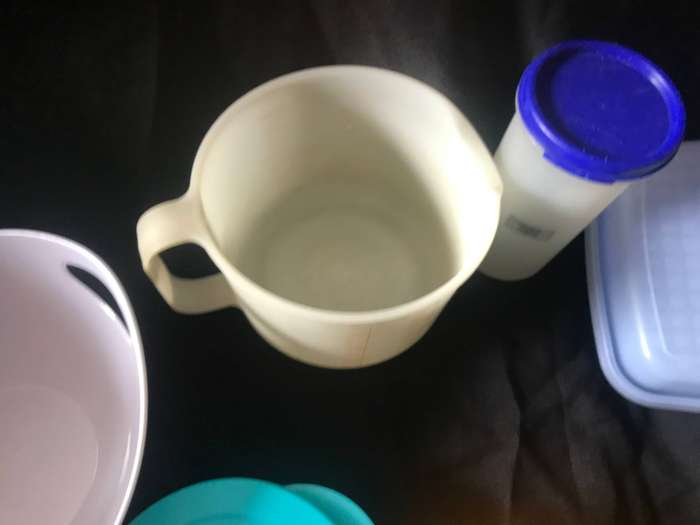 Tupperware and kitchen containers x 6