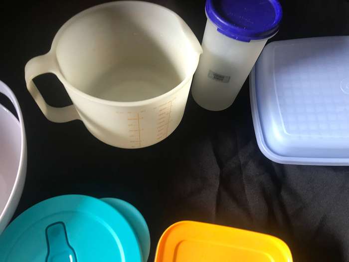 Tupperware and kitchen containers x 6