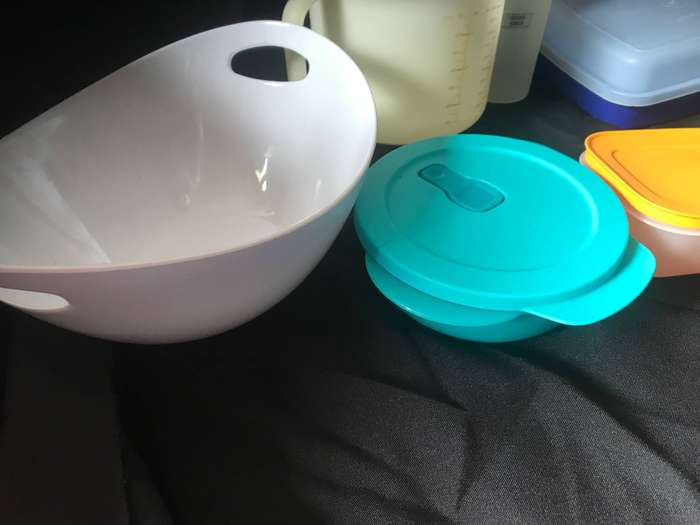 Tupperware and kitchen containers x 6