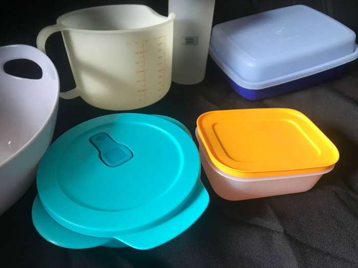 Tupperware and kitchen containers x 6
