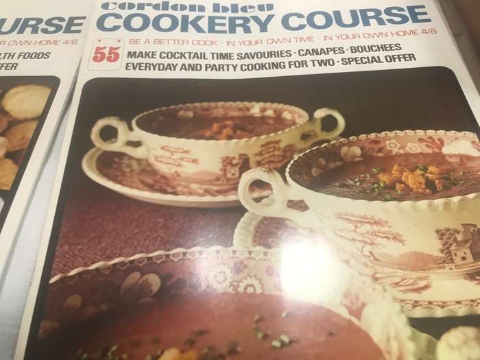 Purnell's Cordon Bleu Cookery Course Magazine nr 55-72 beautiful brown soft leather and wood casing