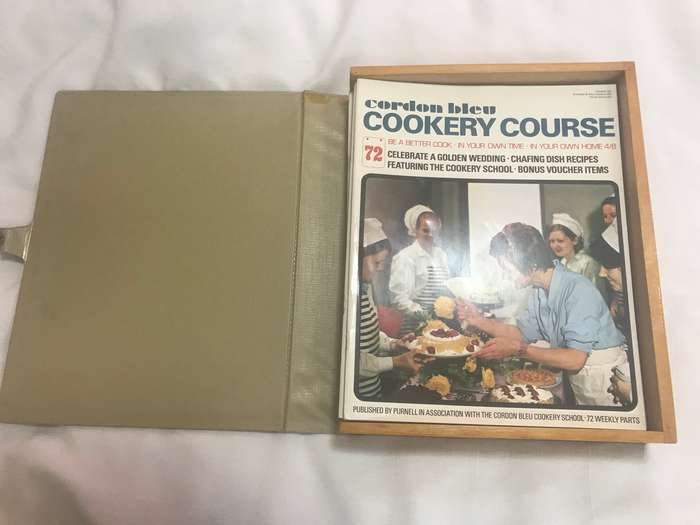 Purnell's Cordon Bleu Cookery Course Magazine nr 55-72 beautiful brown soft leather and wood casing