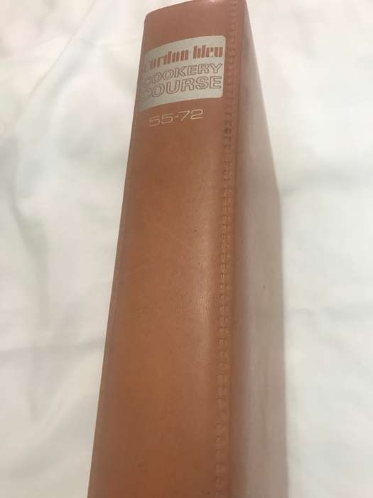 Purnell's Cordon Bleu Cookery Course Magazine nr 55-72 beautiful brown soft leather and wood casing