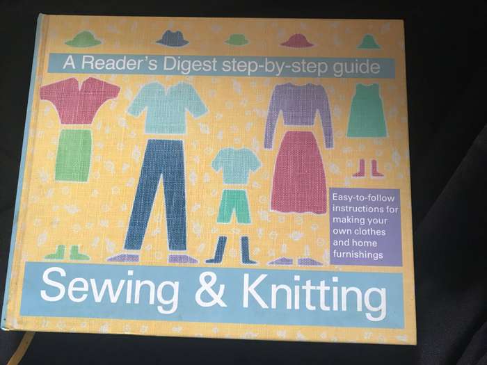 A Reader`s Digest Step-by-Step Guide: Sewing & Knitting (Hardcover)