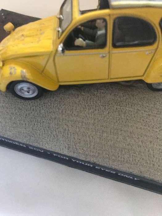 James Bond 007 - Citroen 2CV model car - For your eyes only collectable car