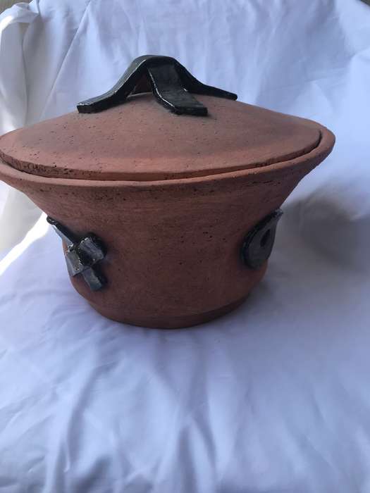 Clay cooking pot with lid glazed inside