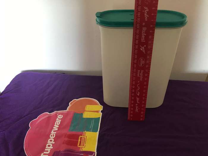 Tupperware lot 4