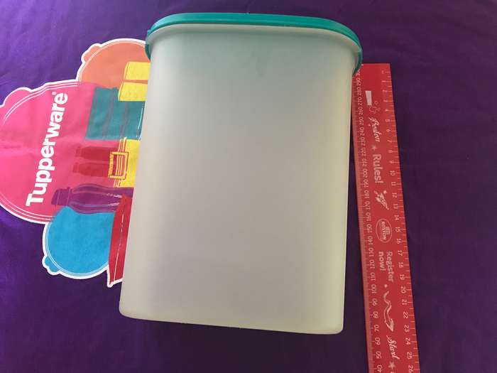 Tupperware lot 4