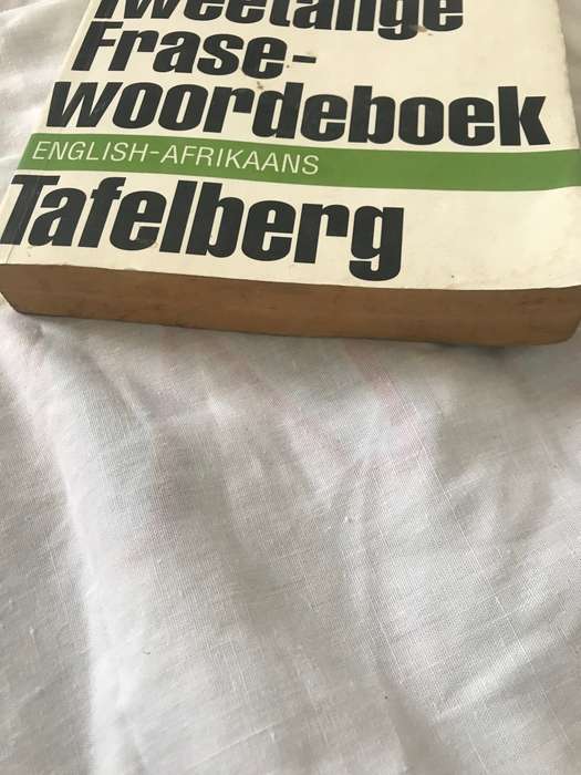 Bilingual phrase dictionary / Tweetalige frasewoordeboek: PA Joubert