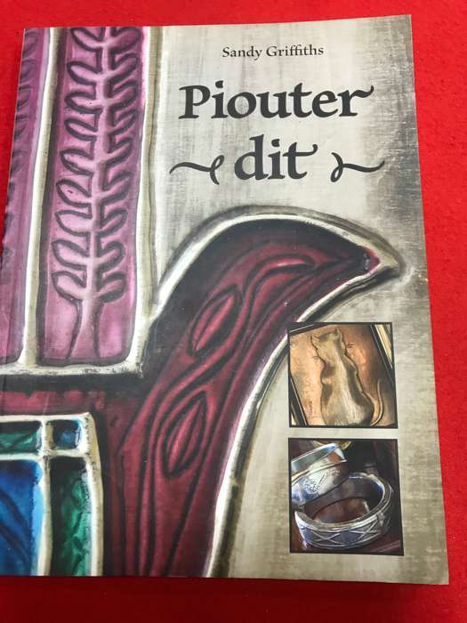Piouter dit by Sandy Griffiths
