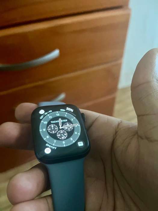 Black 44mm Apple Watch SE in excellent condition with 4 STRAPS for sale