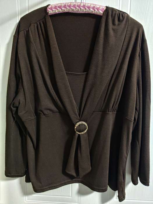 Beautiful ladies 3/4 sleeve top  Like new