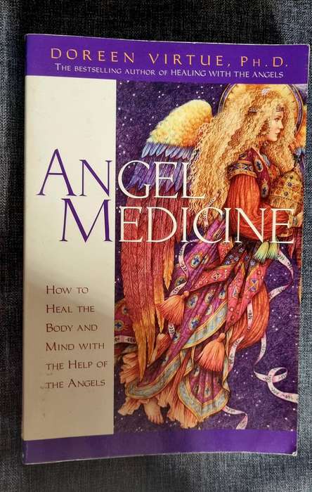 Angel Medicine: How To Heal The Body And MindWith The Help Of The Angels - Doreen Virtue Pre-Loved