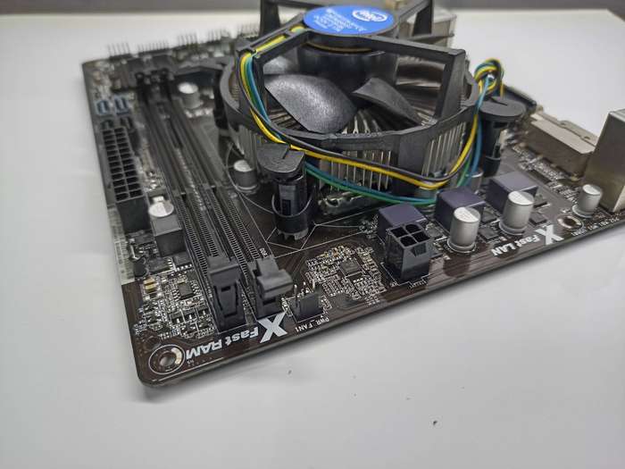 ASRock H81M-DGS - Intel(R) Core(R) (TM) i5-4690 CPU @ 3.50GHz Motherboard