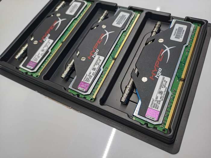 Kingston HyperX 6GB Kit (3x2GB Module) 6 Triple channel Lit 2000 [PC3-16000] 240Pin DDR3 SDRAM