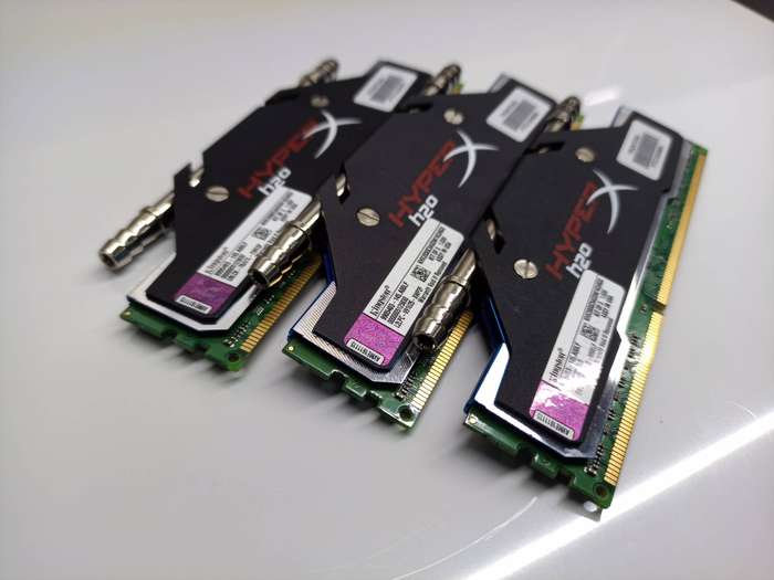 Kingston HyperX 6GB Kit (3x2GB Module) 6 Triple channel Lit 2000 [PC3-16000] 240Pin DDR3 SDRAM