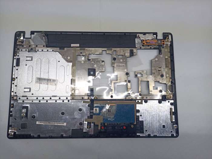 Lenovo IdeaPad G585-20137 Palmrest w/TouchPad AP0N2000321