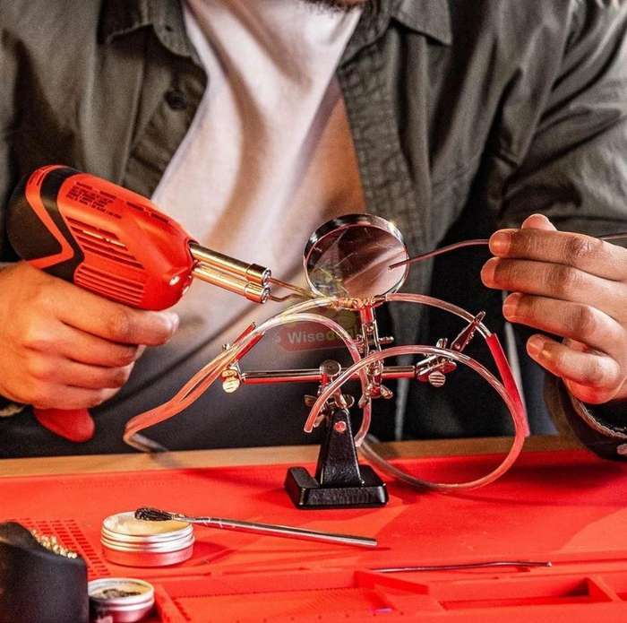 Soldering Magnifying Glass with 3 Handles and Zoom Function