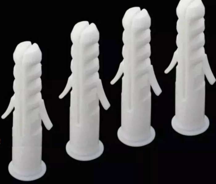 Set of Tapping Steel Screws and wall plugs
