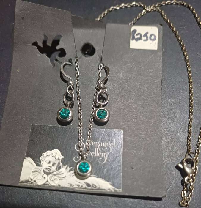 Titanium jewellery set with turkoois cz ..earrings and necklace