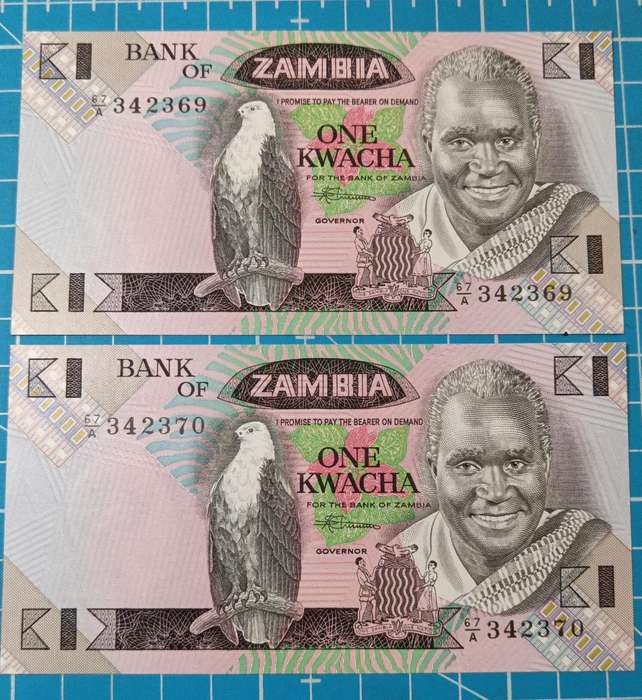 Zambia 2 x 1 Kwacha notes - unc and in sequence