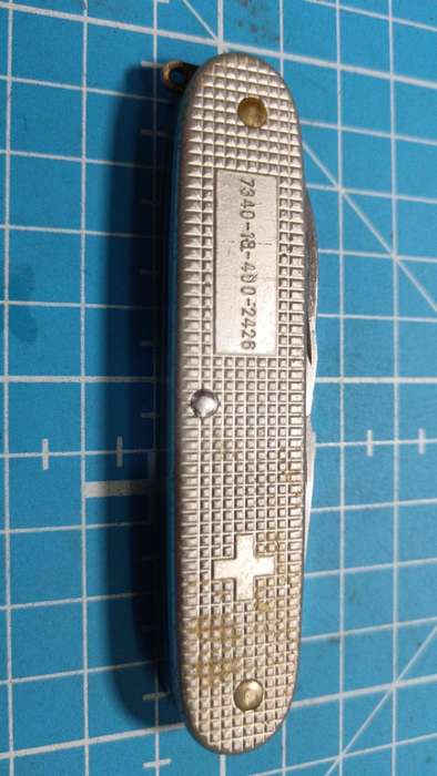 Victorinox Swiss pocket knife - R10 start!!!!!!