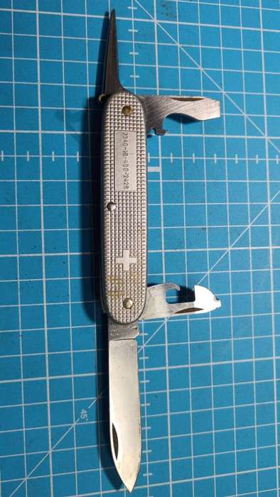 Victorinox Swiss pocket knife - R10 start!!!!!!