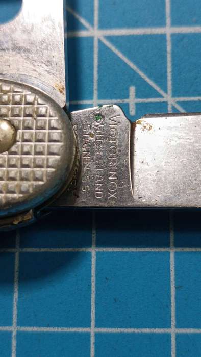 Victorinox Swiss pocket knife - R10 start!!!!!!