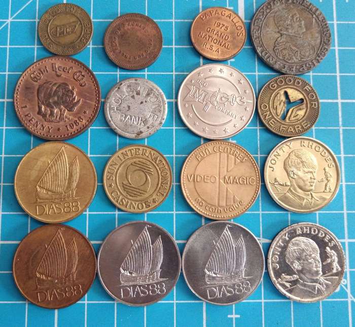 Lot of 16 medallions