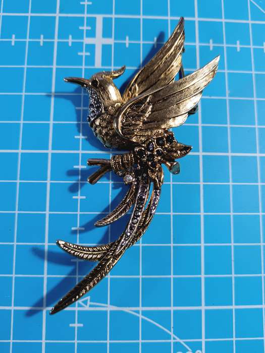 Costume Jewellery - Stunning bird Brooch