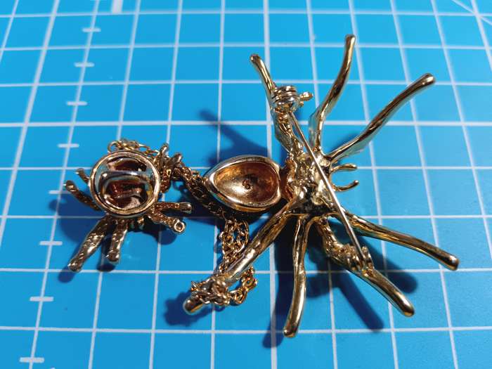 Costume Jewellery - Spider family Brooch