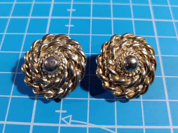 Costume Jewellery - Clip on earrings
