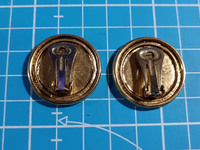 Costume Jewellery - Clip on earrings