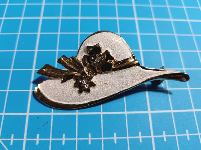Costume Jewellery - beautiful hat brooch