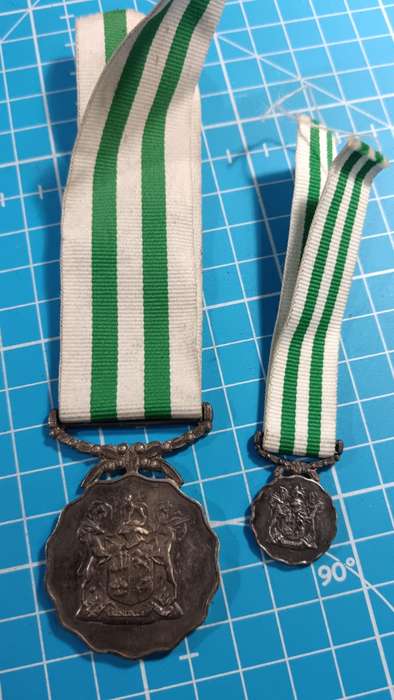 SADF - 20 Year Good Service Medal Set with Miniatures ( Sterling Silver )