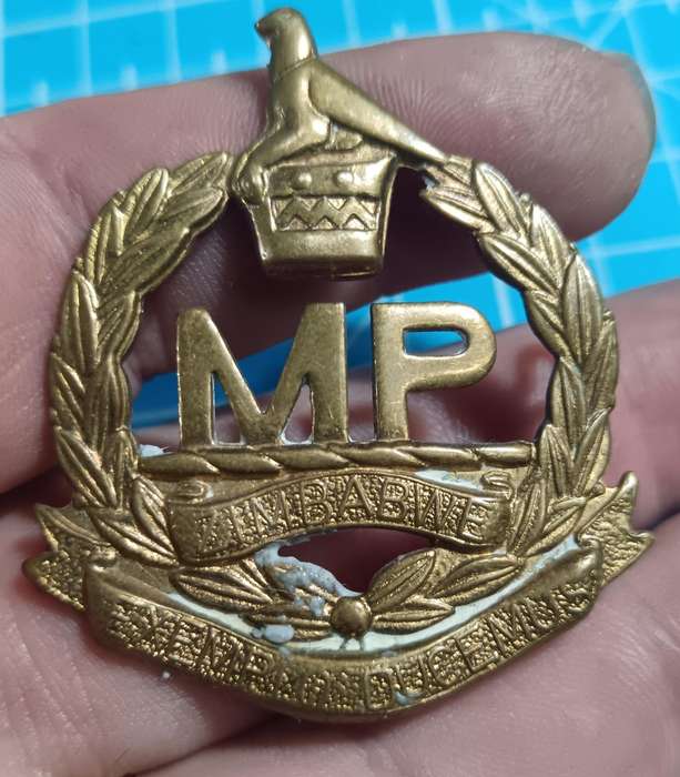 Zimbabwe - Military Police Cap Badge